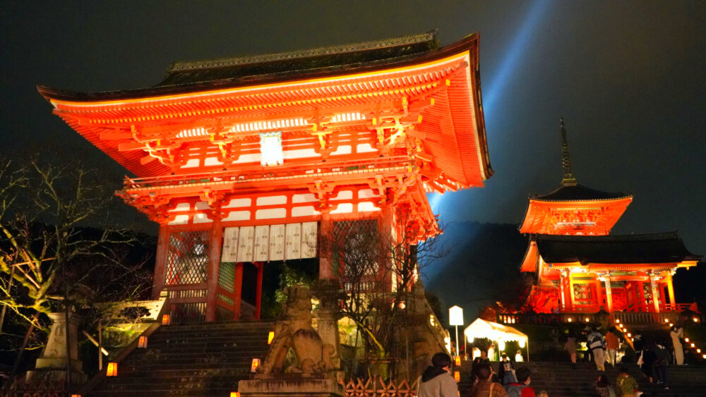 Temple Gate in Kiyomizu-dera temple